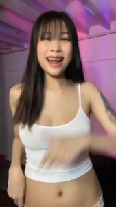 คลิปหลุด นัดเย็ดสาวไทยหีเนียน โดนควยใหญ่ซอยหีแรงแตกในคาห้อง