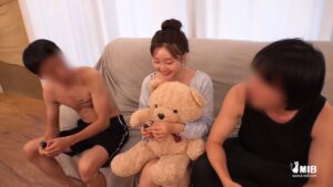 สาวเกาหลีหุ่นอวบหน้าอกเด้ง โดนควยใหญ่ซอยหีสดแรงในโรงแรมแตกคาหี