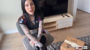 สาวฝรั่งหุ่นดีนมใหญ่โดนเจ้าของบ้านจับเย็ดสดคาชุด ซอยหีแรงแตกในครางลั่นห้อง