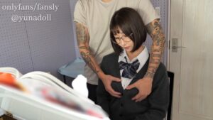 ครูสาวญี่ปุ่นแว่นหนา นมใหญ่เด้งเงี่ยนจัด ซอยหีนักเรียนหนุ่มบนเก้าอี้แตกในคาห้องเรียน